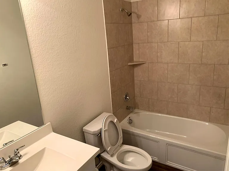 2444 Larimar Dr — Photo 23