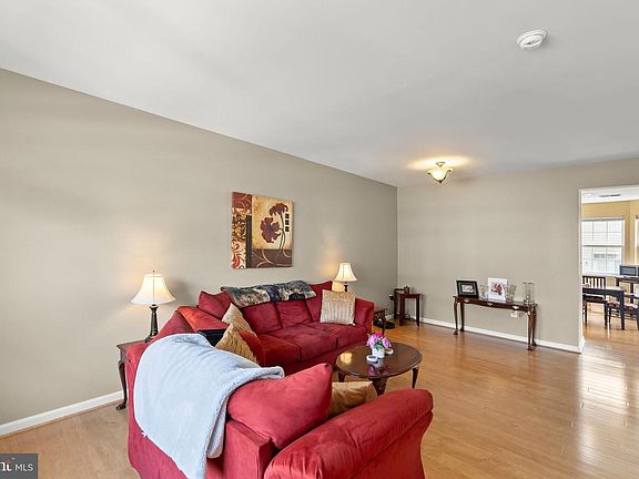 2nd image of 109 Quinton Oaks Cir