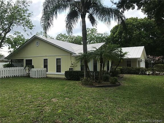 2nd image of 2540 NE Pinecrest Lakes Blvd