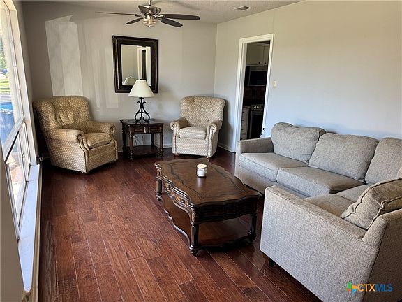 2nd image of 606 Bavarian Dr
