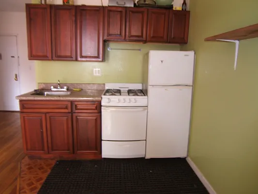Rented by Joel Weisz, LREB | media 48