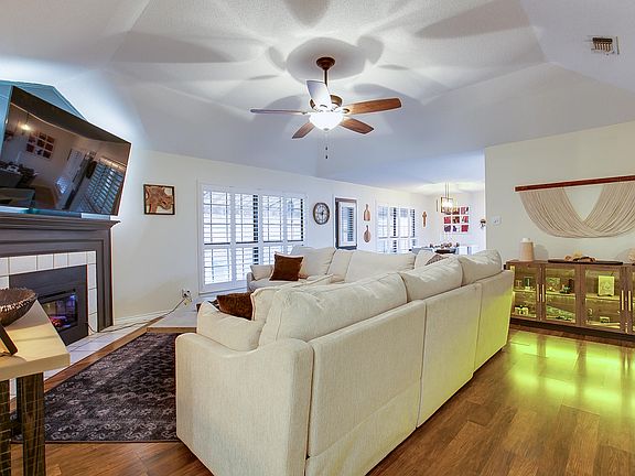 3rd image of 4529 Shingle Oak Ln