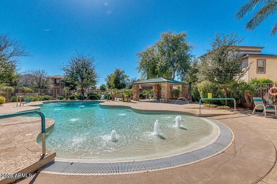 3 bed, 2.5 bath, 1418 sqft, $2,300 — Photo 4
