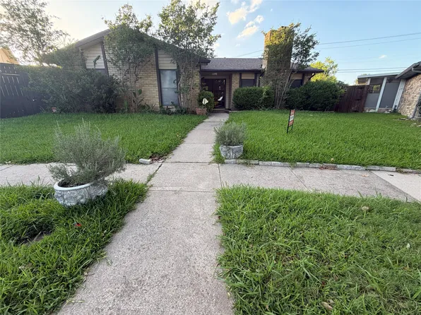 1849 Sandy Ridge Ct, Carrollton, TX 75007