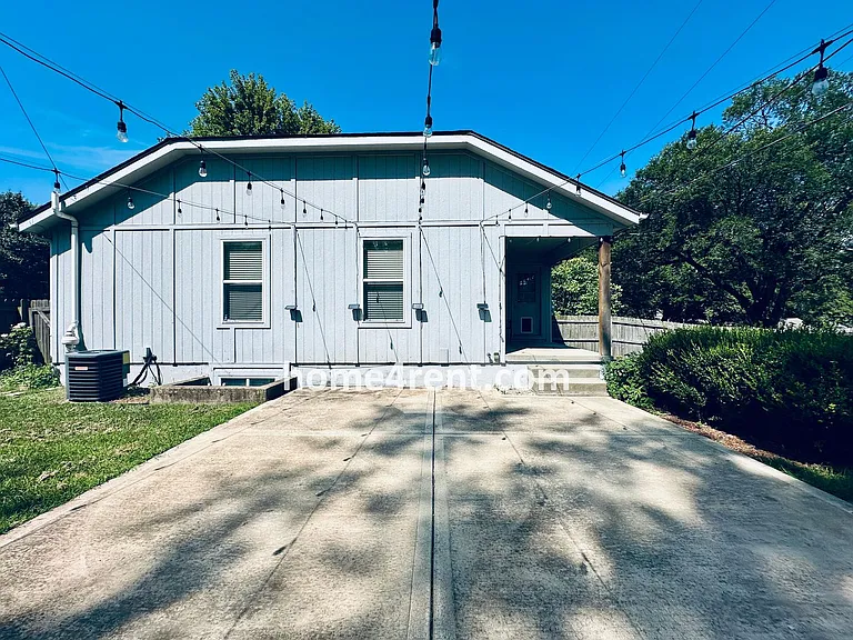 8601 England St — Photo 49