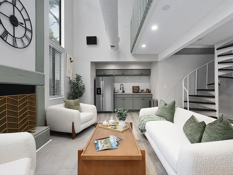 Robin Hill Apartments — Photo 11