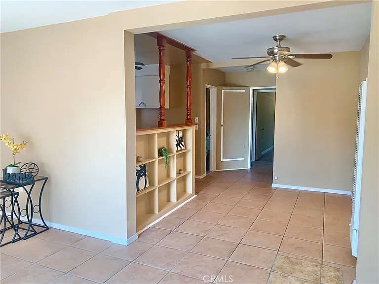 550 N Valencia Pl — Photo 3