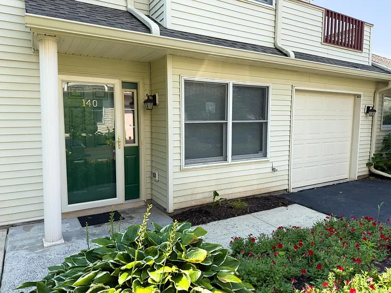 140 Lindfield Cir — Photo 1