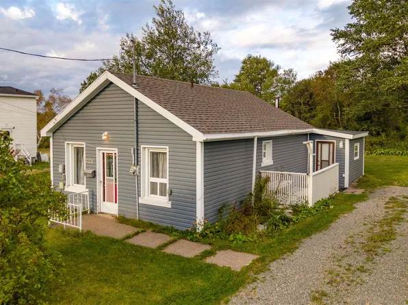 123 Lake Rd, Glace Bay, NS B1A 2G8
