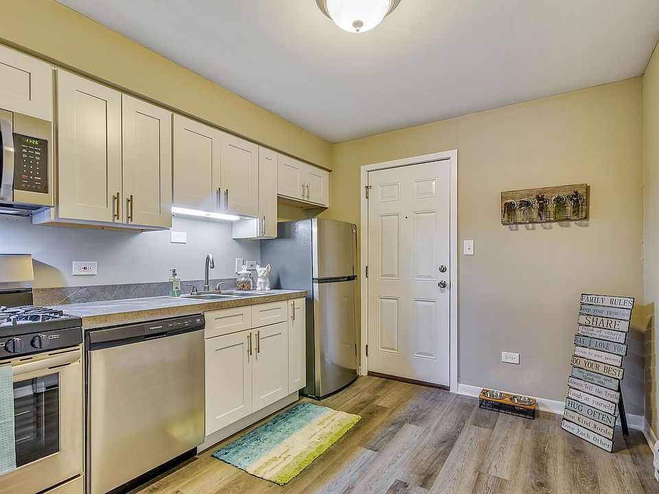 COURTYARDS ON THE PARK 10020 Holly Ln Des Plaines IL Zillow