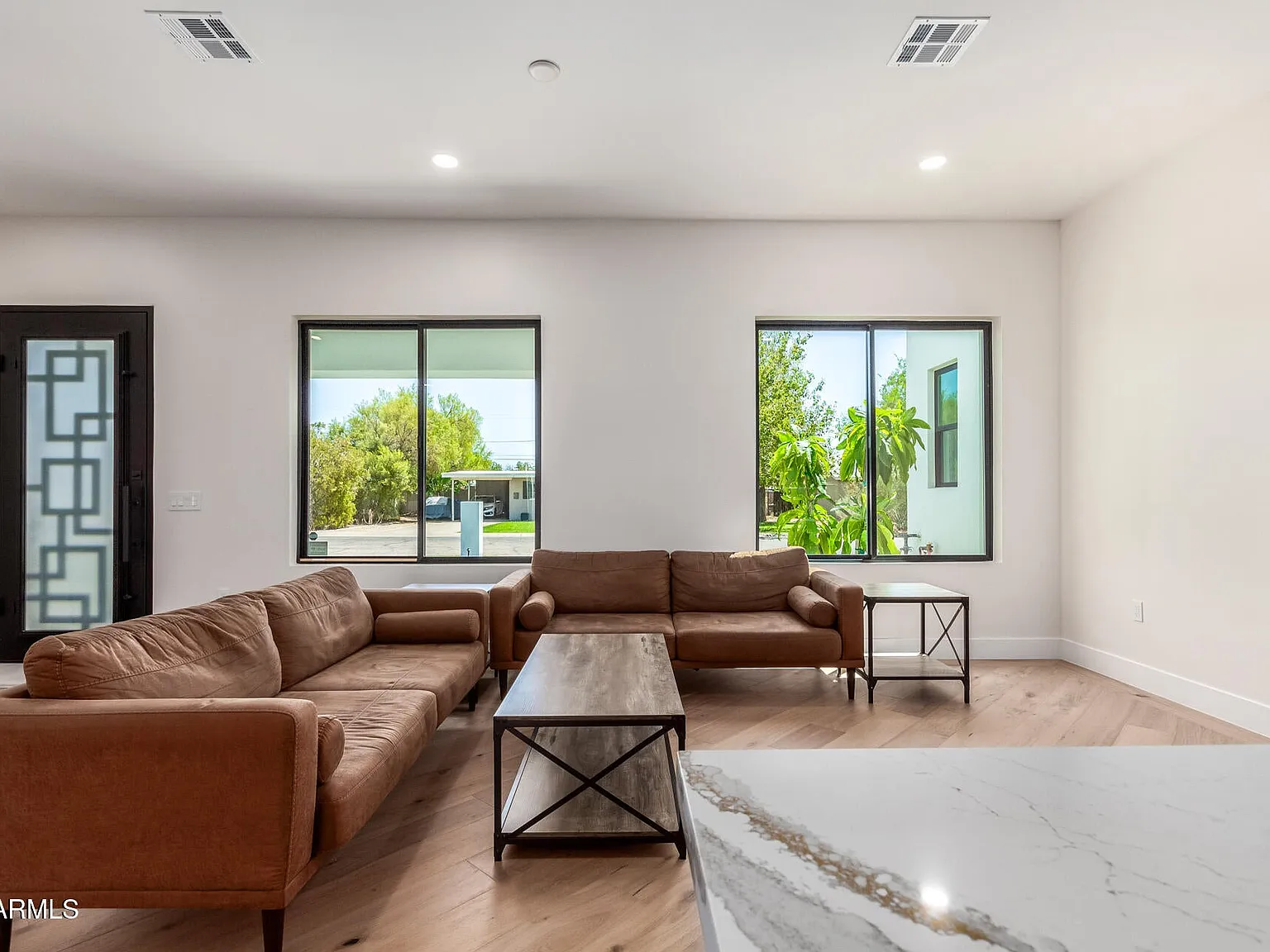 4 bed, 2.5 bath, 2034 sqft, $4,899 — Photo 3