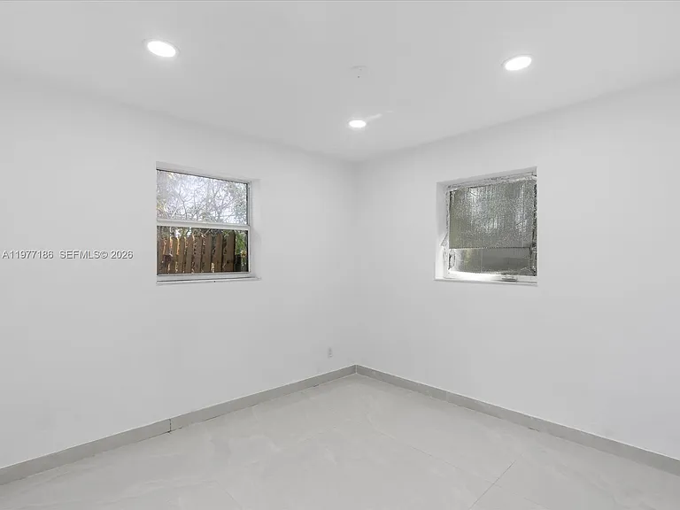 4331 SW 31st Dr — Photo 18