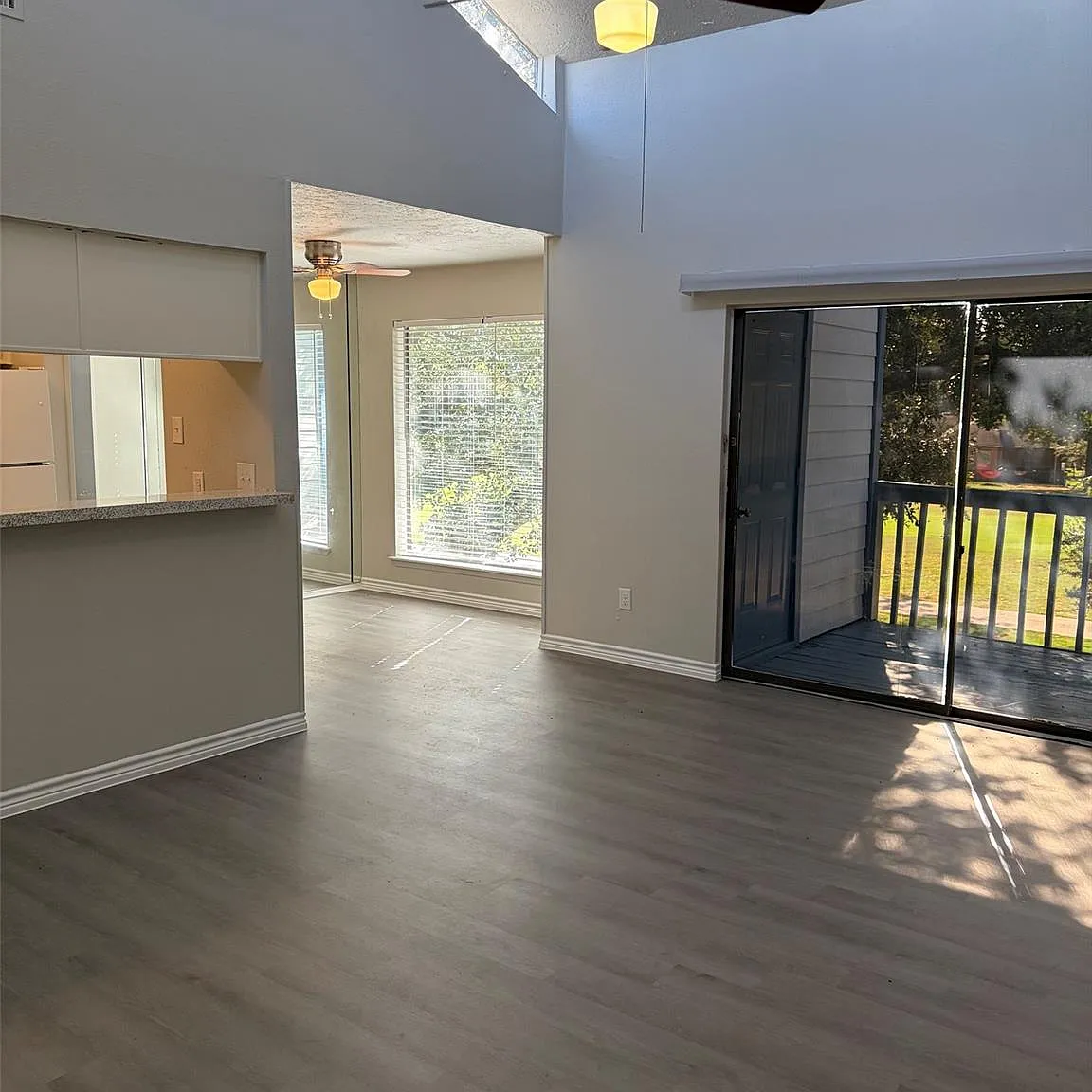 2 bed, 2.0 bath, 904 sqft, $1,295 — Photo 2