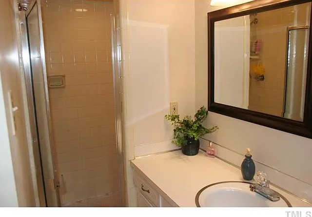 810 Churchill Dr — Photo 14