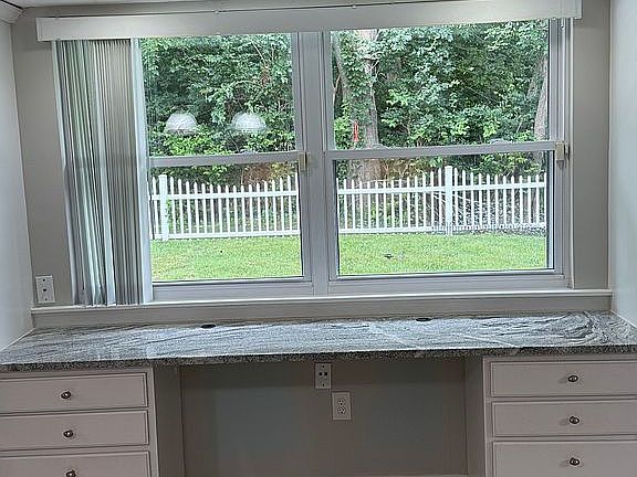 4th image of 502 Iron Lantern Dr