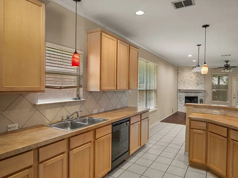 5817 Quicksilver Dr — Photo 9