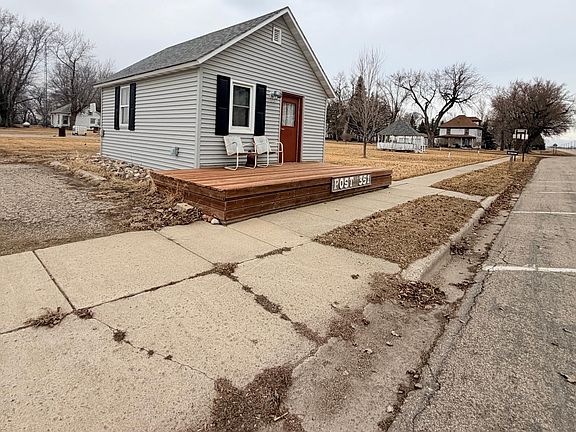 3rd image of 351 Main St