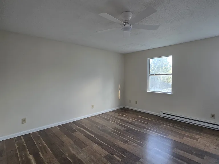 320 Hubbard St — Photo 11