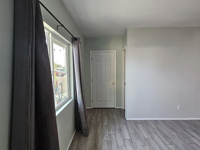 4132 W Greenway Rd — Photo 8