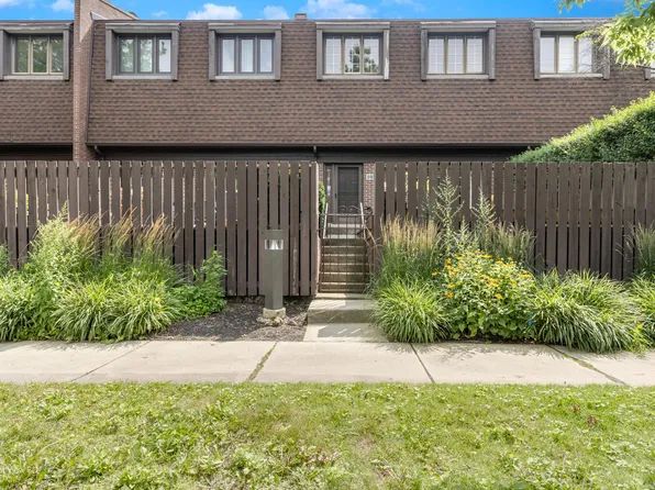 1020 Deerfield Rd, Highland Park, IL 60035