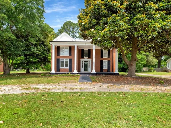 713 N Mecklenburg Ave, South Hill, VA 23970