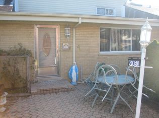 9051 Terrace Pl, Des Plaines, IL 60016