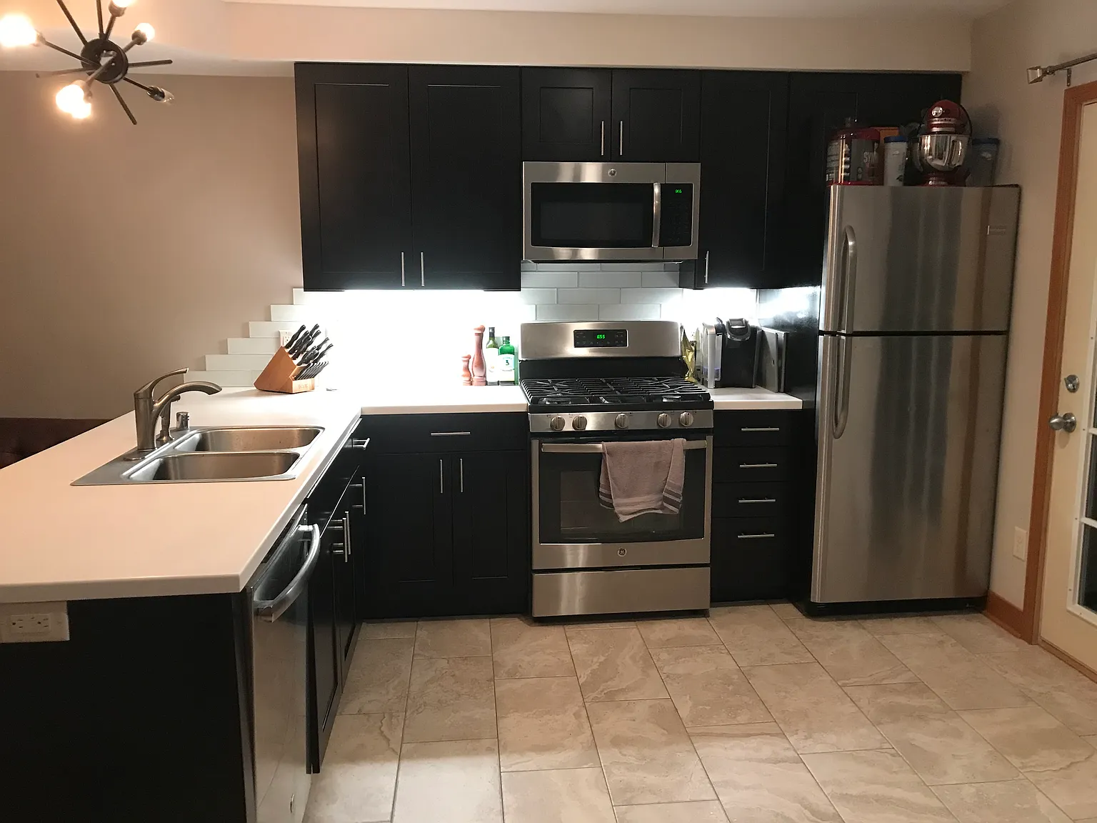 2 bed, 1.5 bath, 930 sqft, $2,830 — Photo 3