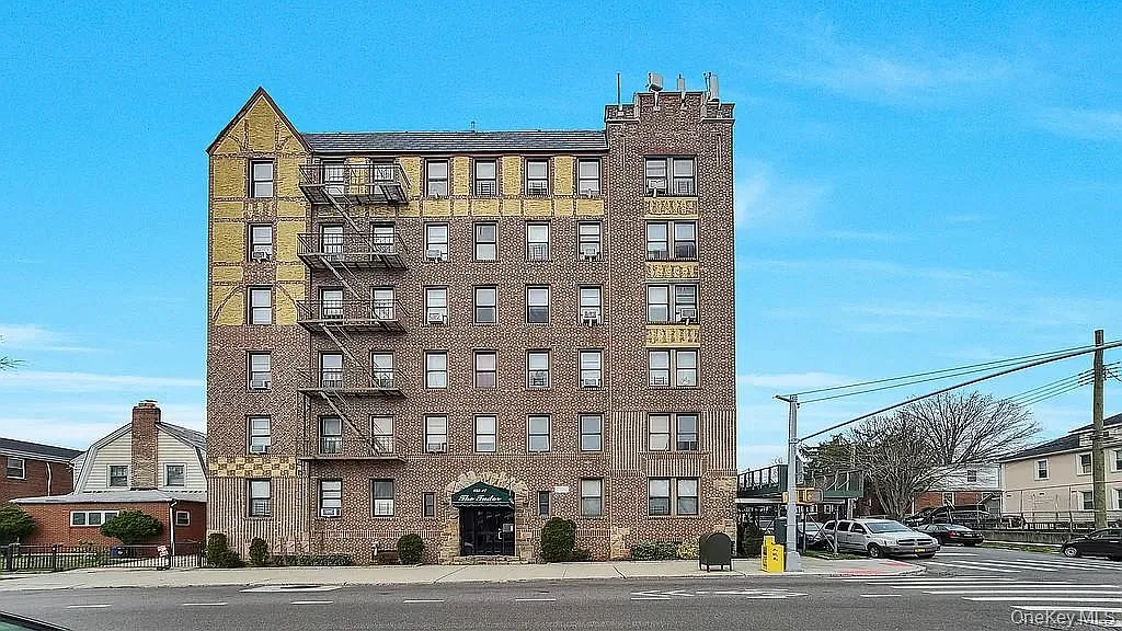 155-17 Sanford Avenue #6A photo 1