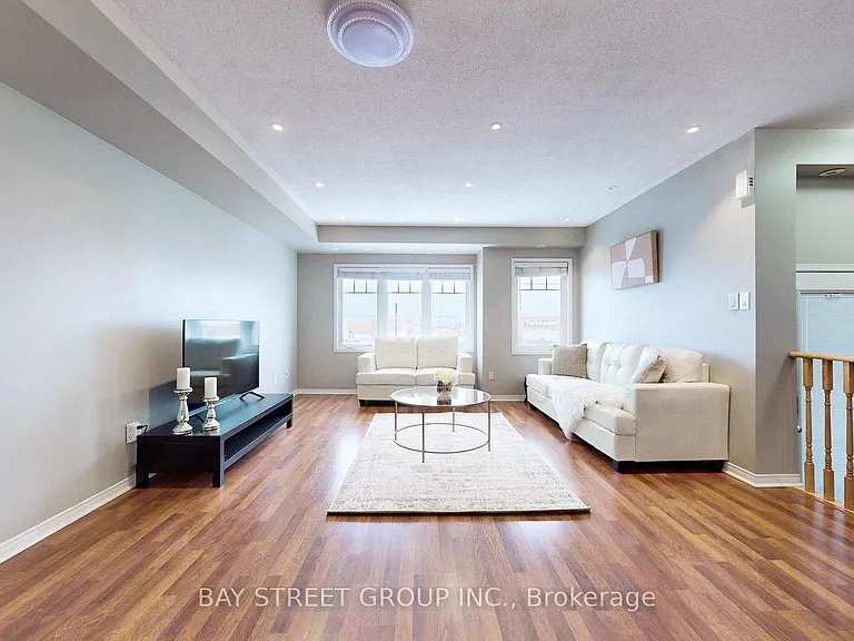 3975 Eglinton Ave W #13 — Photo 3