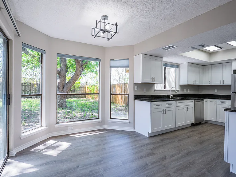 9914 Ardash Ln — Photo 4
