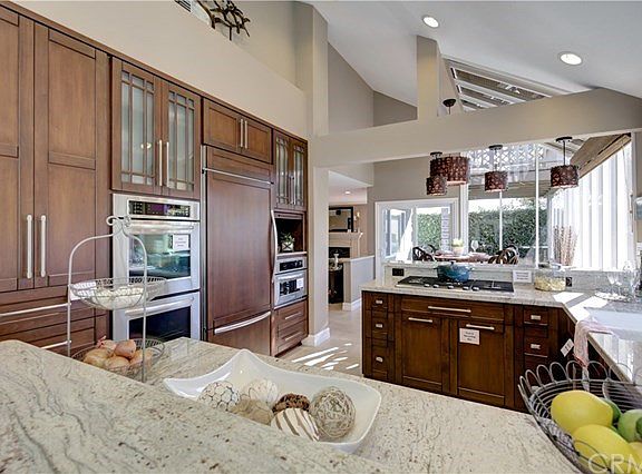This beautiful kitchen offers Furniture Quality custom cabinetry with heavy duty glides, full extens