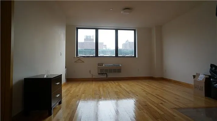 Rented by R New York | media 16