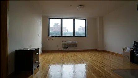 Rented by R New York
