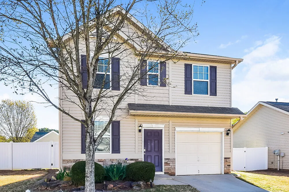 3 bed, 2.5 bath, 1360 sqft, $1,890 — Photo 2