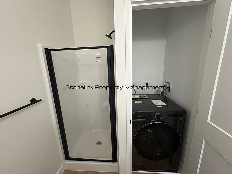 265 Manton Ave — Photo 9