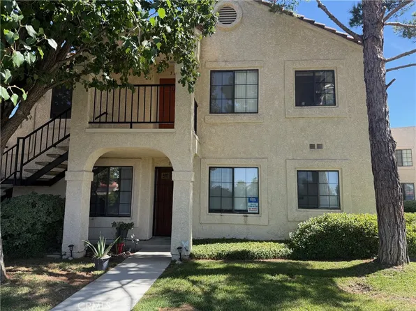 2554 Olive Dr APT 31, Palmdale, CA 93550