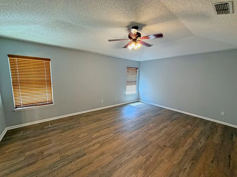 4271 Hanging Moss Dr — Photo 11