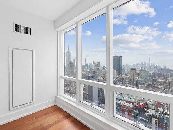 350 W 42nd St APT 53F, New York, NY 10036