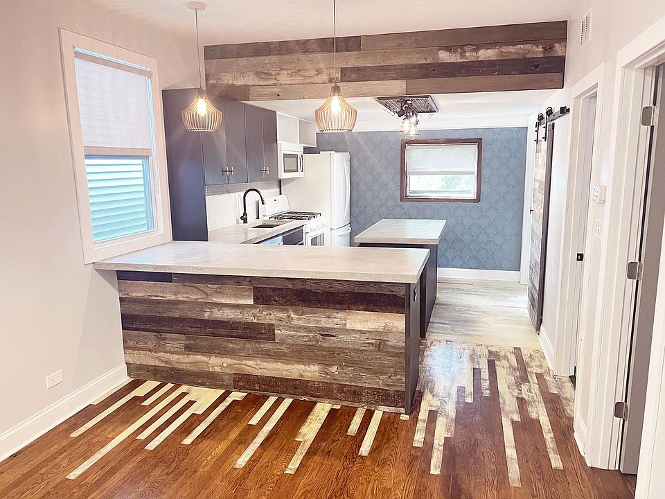 1st image of 2543 W Homer St #1