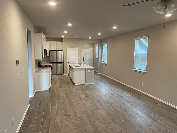 3rd image of 262 Jaycen Ln