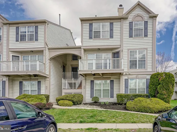 132 Rosebay Ct, Delran, NJ 08075