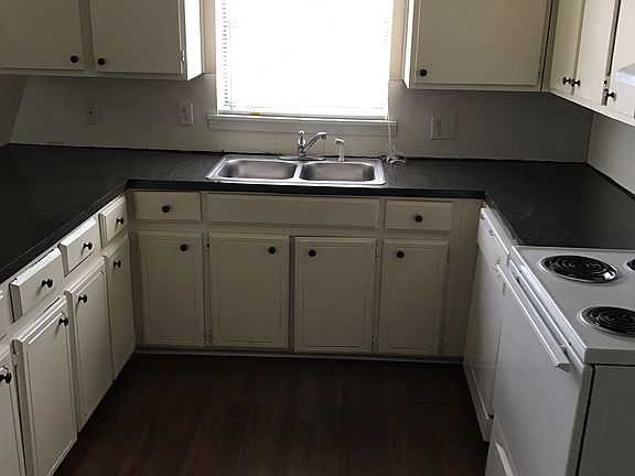 4th image of 418 W Fort Worth St S