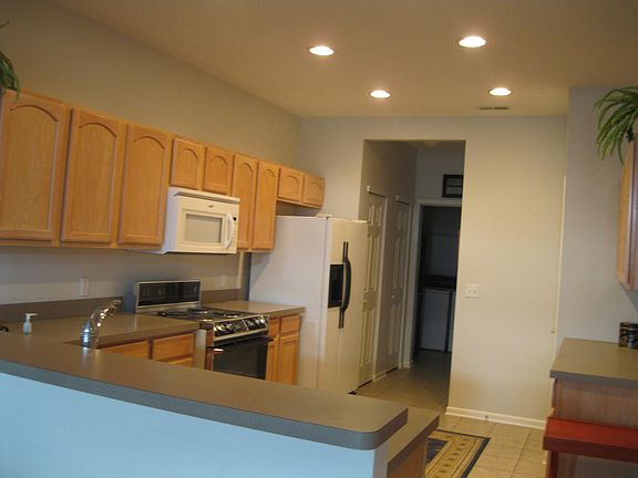 5th image of 25 Autumn Woods Dr