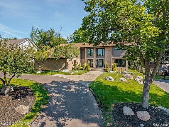 3rd image of 3176 Chambord Dr