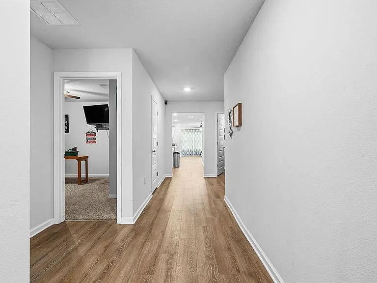 417 Scarborough St — Photo 11