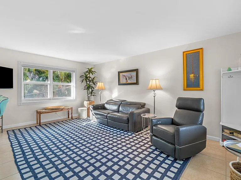 100 Venetian Dr #9 — Photo 6