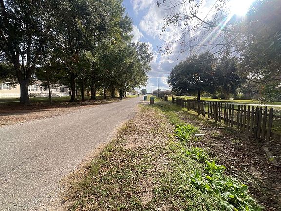 Exterior Neighborhood (street photo)