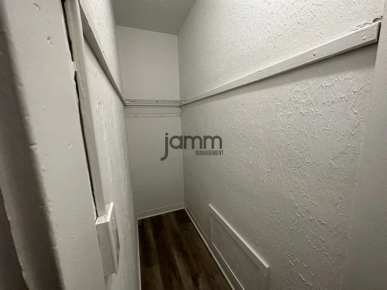 3026 Monroe Ave — Photo 9