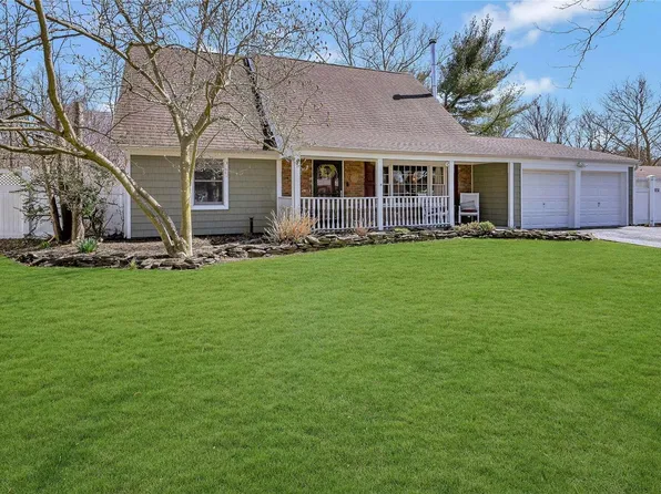 9 Twisting Drive, Lake Grove, NY 11755