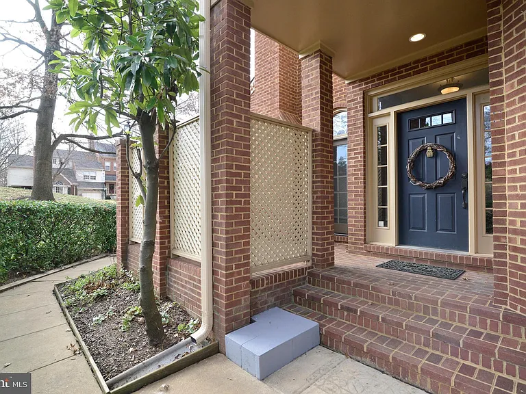 10200 Aspen Willow Dr — Photo 55